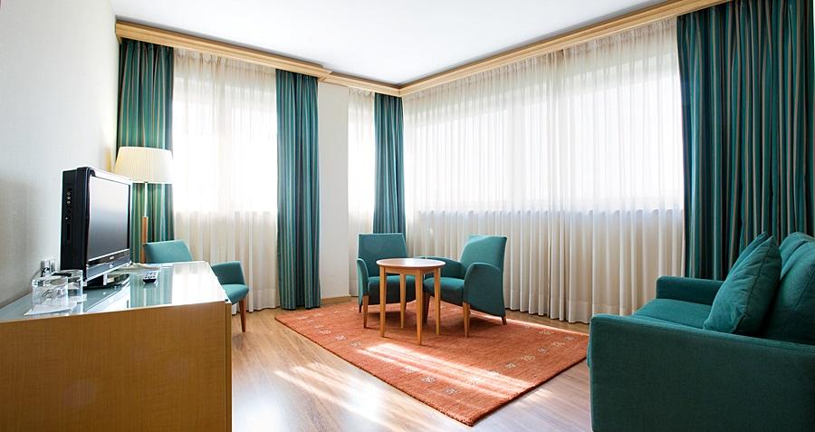 Holiday Inn Express Logrono Rioja By Ihg Bagian luar foto