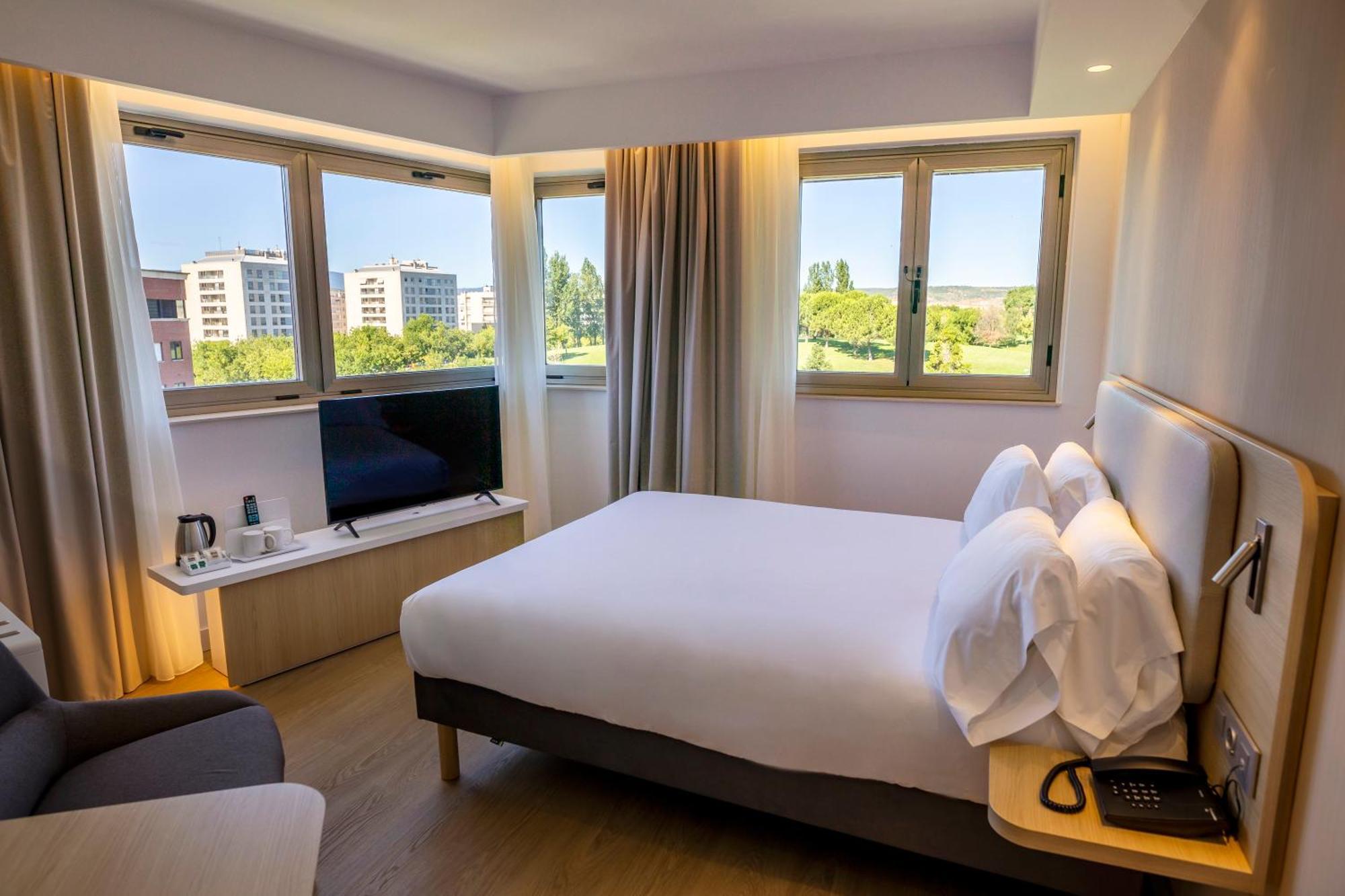 Holiday Inn Express Logrono Rioja By Ihg Bagian luar foto