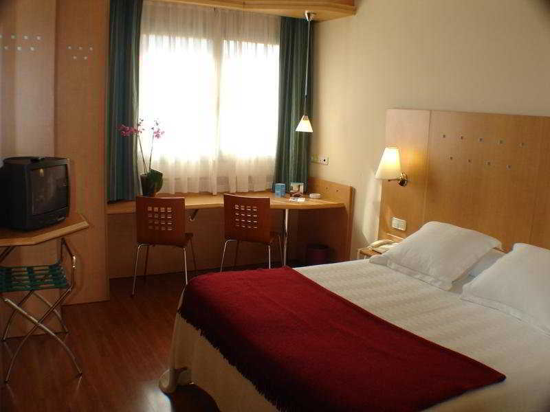 Holiday Inn Express Logrono Rioja By Ihg Bagian luar foto